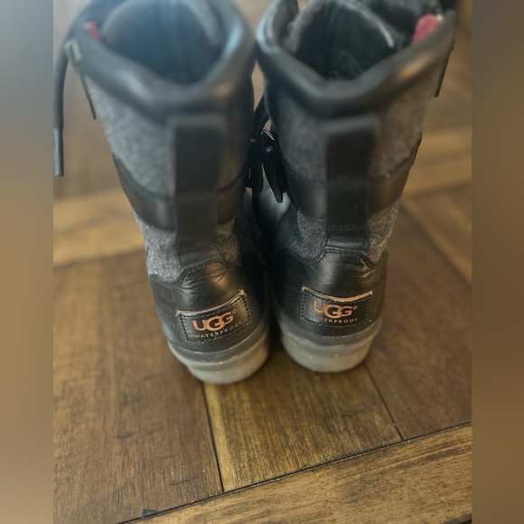 Ugg Boot 6 - Picture 6 of 9